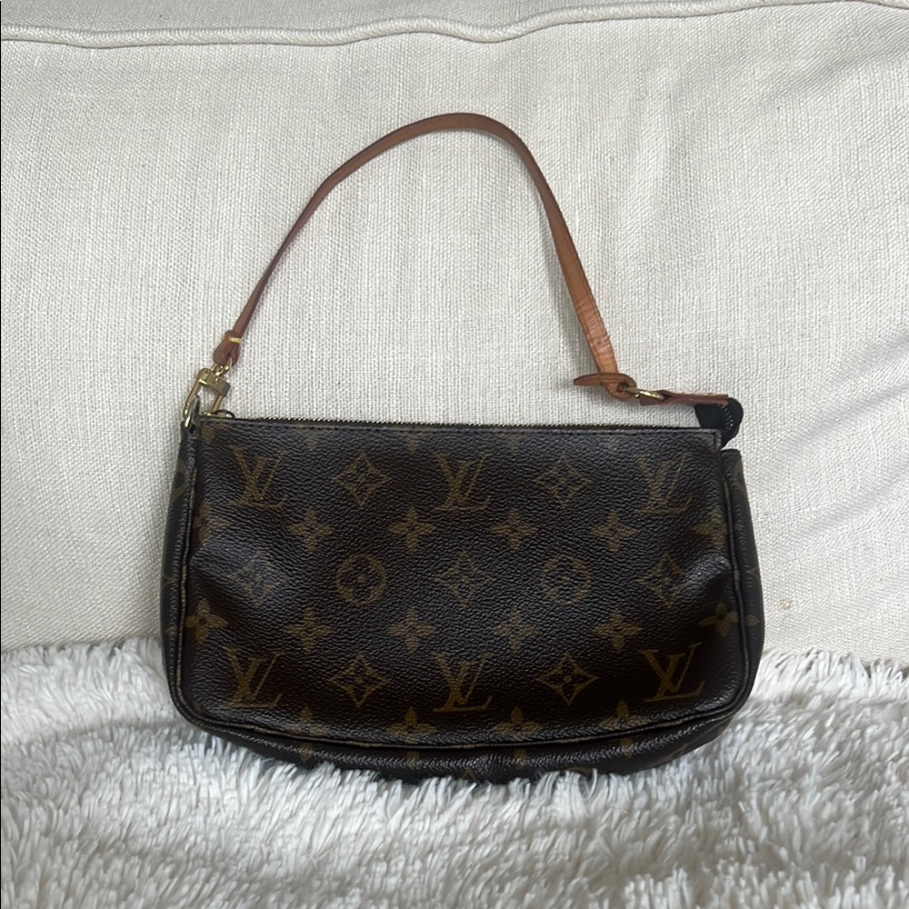 Louis Vuitton Pochette